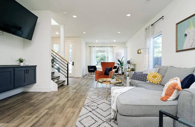 Clarkwood | 1.5 Miles From DT & UofA