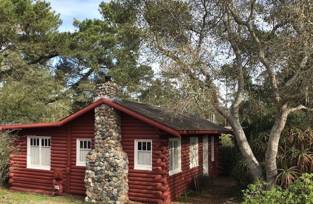 Cabina de la antigüedad clásica en Cambria - cerca del océano y el bosque