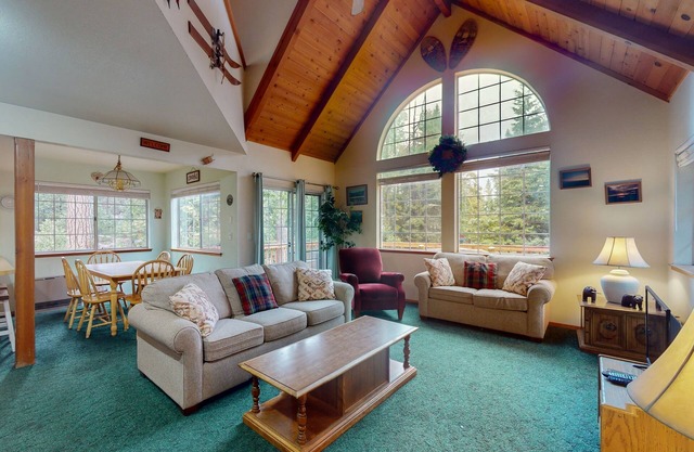 Clásica casa familiar con encanto con ubicación privilegiada y cubierta expansiva