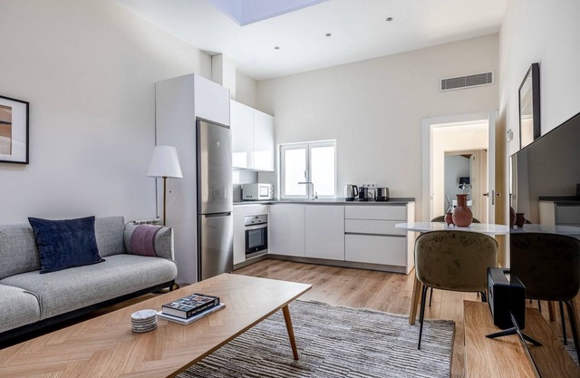 Classic Recoletos 1BR w/ Doorman, in Calle Serrano, by Blueground