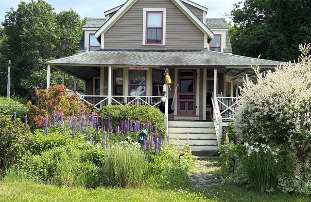 Cabaña clásica de principios de siglo en Maine, disponible de mayo a octubre