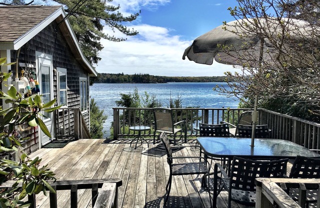 Cabaña clásica frente al mar con ensenada privada y jardines - Boothbay Harbor