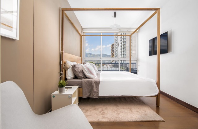 Classy Apartment w/ King Bed Close to Airports