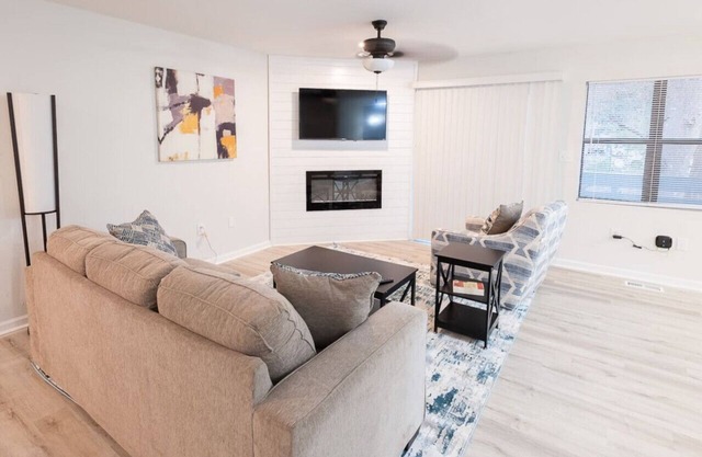 Classy Condo Near Lake Hartwell