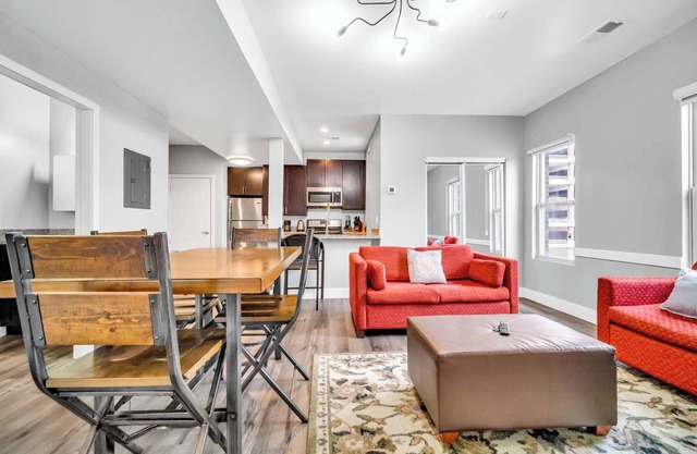 Cle Suites 2BR/1BA | 5 min Walk to Cle Clinic #14