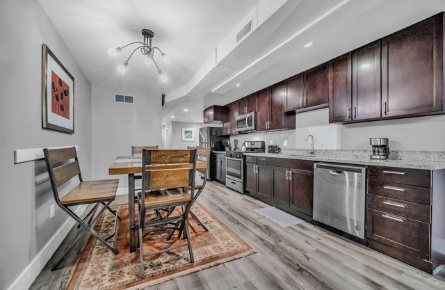 Cle Suites 3BR/2BA | 5 min Walk to Cle Clinic #1