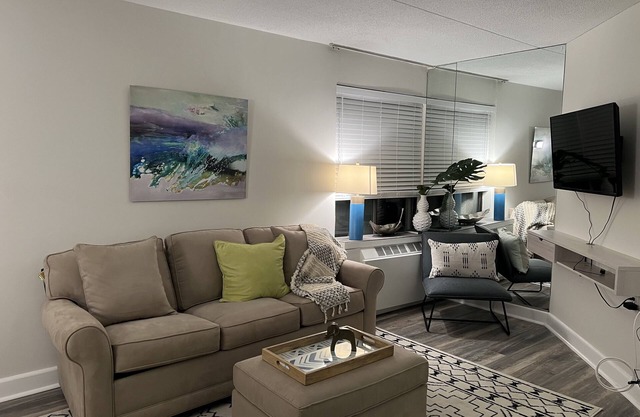 Clean 1BD Apt with 10 min walk to downtown Stamford