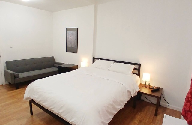 Clean bedroom, with a Queen bed- Exclusive bathroom-Self check in