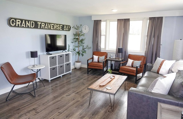 Encantador y acogedor de 3 hab Casa-cerca de Bay Traverse City Beach Bike Equestrian