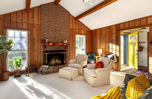 Clean ~ Family Friendly ~ Quiet Suburban