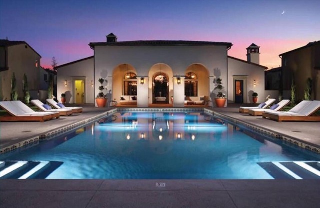 CLEAN FURNISHED PRIVATE ROOM - NEAR PUBLIC TRANSIT