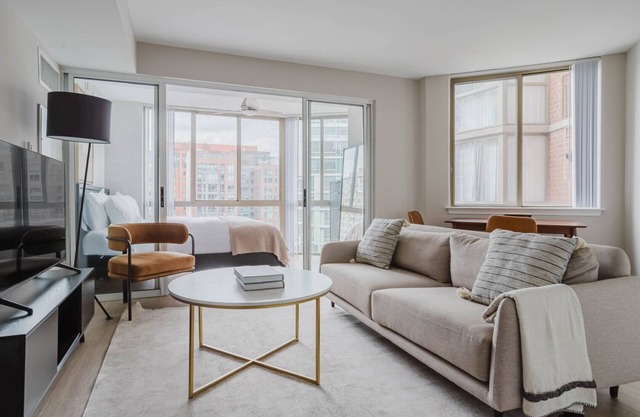 Clean Mount Vernon 1BR w/ Gym & Pool, near Arena & Museum, by Blueground