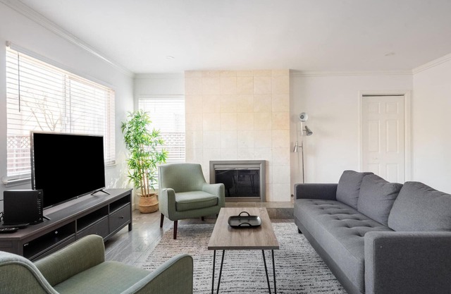 Clean Palo Alto 3BR w/ Backyard, nr Caltrain & Dining, by Blueground