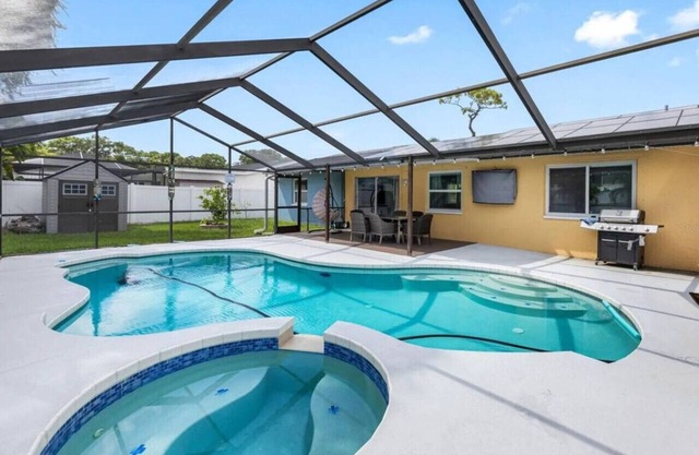 Clearwater House 3 bedrooms-pool