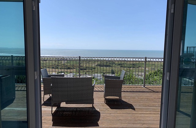 Cliff Haven, Seaside apartment with stunning views