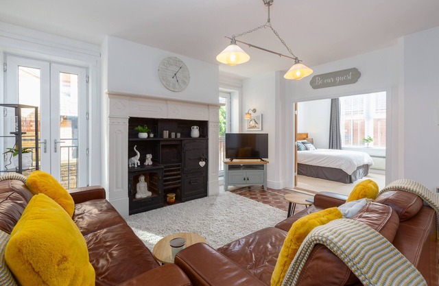 Clifton Drive Beach Retreat - Dog Friendly - Beach Access - Sleeps 4