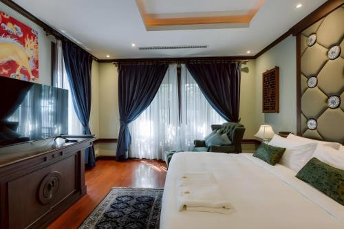 close Lunar Mansion Hotel - โรงแรม ลูน่า แมนชั่น เชียงใหม่