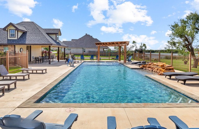 Close to ACU ~ Sleeps 8 ~ Summer Deals ~ Sparkling Clean ~ Pets OK ~ 5 Stars