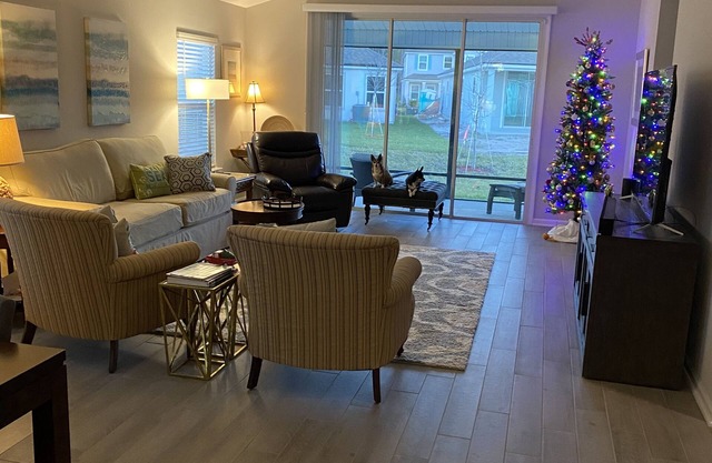 Close to Amelia Island and Fernandina Beach, large 4 bedroom home