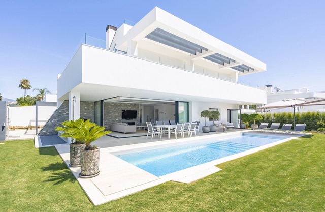 Close to Beach Villa in San Pedro