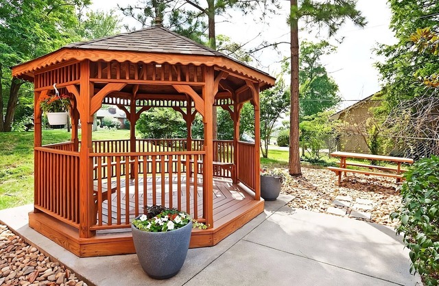 Close to Concord Park! Pet-friendly Suite with Private Kitchen! Parking, Gazebo!