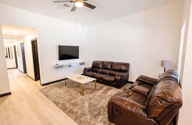 Close to Kyle Field, Texas A&M, Santa’s Wonderland & anywhere you need.