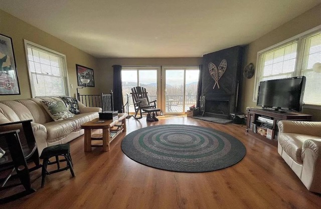 Close to skiing and hiking, walk to main street