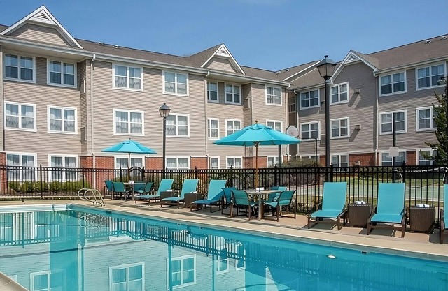 Close to Virginia Discovery Museum! 2 Modern Units, Pets are Allowed w/ Pool
