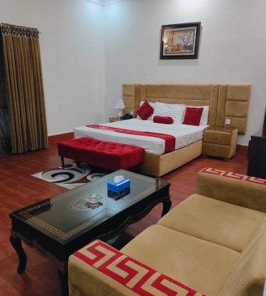 Cloud 7 Hotel Gulberg