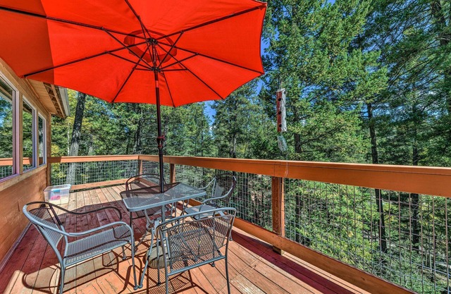 Cloudcroft Cabin w/ Deck < 2 Mi to Downtown!