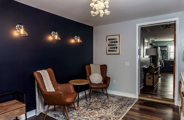 Cottage Retreat by Lake Michigan! Perfect for a relaxing vacation.