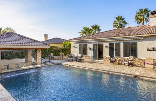 Atlantis of the Desert - 3 habitaciones + Den 2 baños - Resort Style Pool / w Swim-Up Bar !!