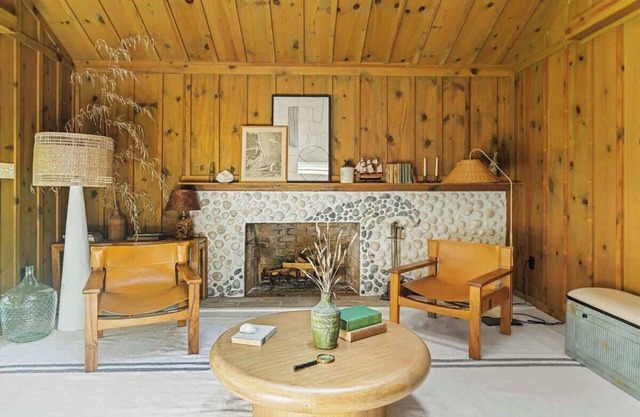 Restored Beach Cabin, Hot Tub & Walk to Shops!