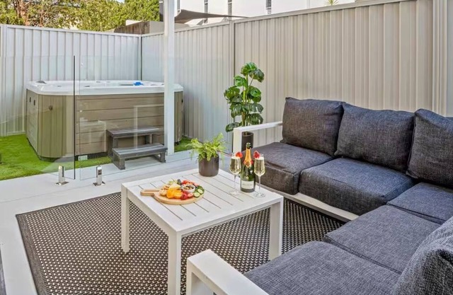 Coastal Central 3Bed Spa Surfers Paradise, Aircon