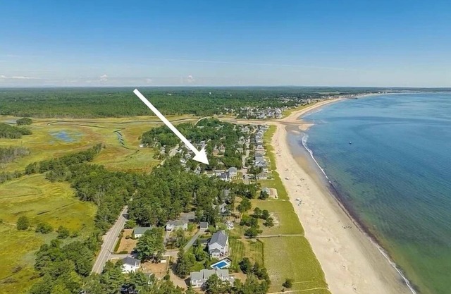 Coastal Charm 2 Bedroom Beach Cottage~Steps 7 Miles of Sandy Beach Kinney Shores