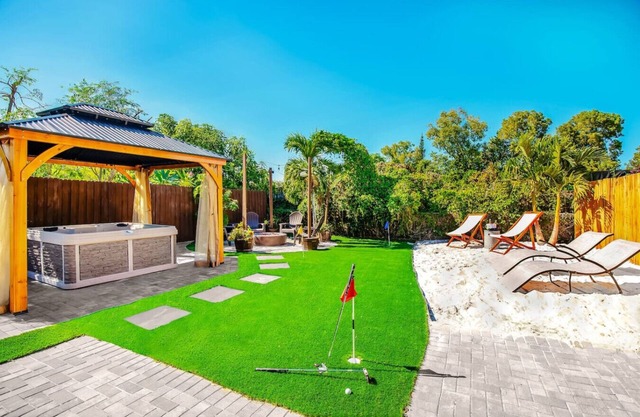 Coastal Farmhouse w/ mini Golf, Private Beach &Spa