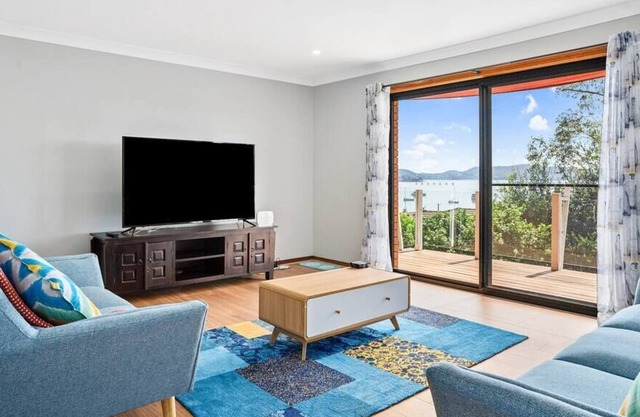 Coastal Home with Breathtaking Views/ Koolewong