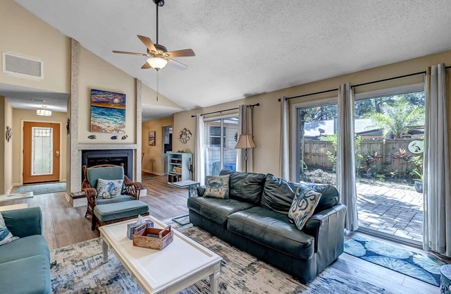 Coastal Oaks - Atlantic Beach home just 3 blocks from the beach