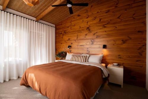 Coastal Tree House- Short Stroll to Beach