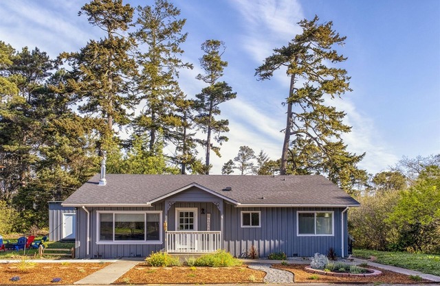 Coastwood is a great coastal 4 bedroom house just minutes from the beach!