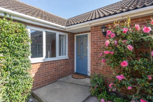 Cobbles End by Winterton Cottages