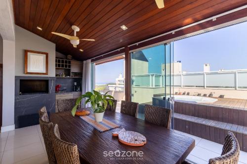 Cobertura c/Jacuzzi em cond. pé na areia VIC0401