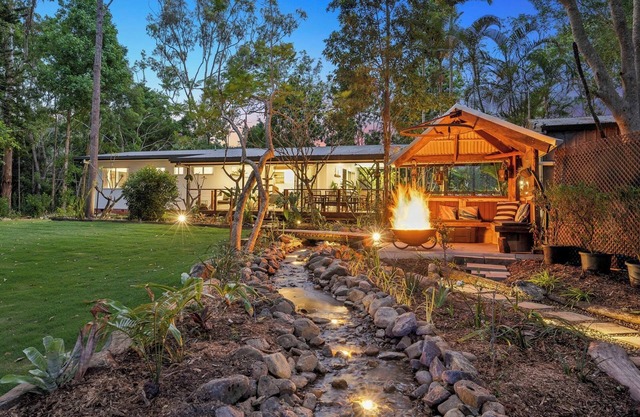 Cockatoo Cottage cosy creek retreat near theme parks and Mount Tamborine