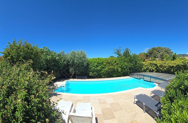 Cocoon Luberon / Detached house south of Luberon