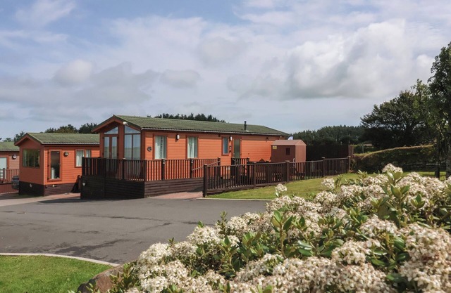 CODY LODGE, pet friendly, with a garden in Ilfracombe