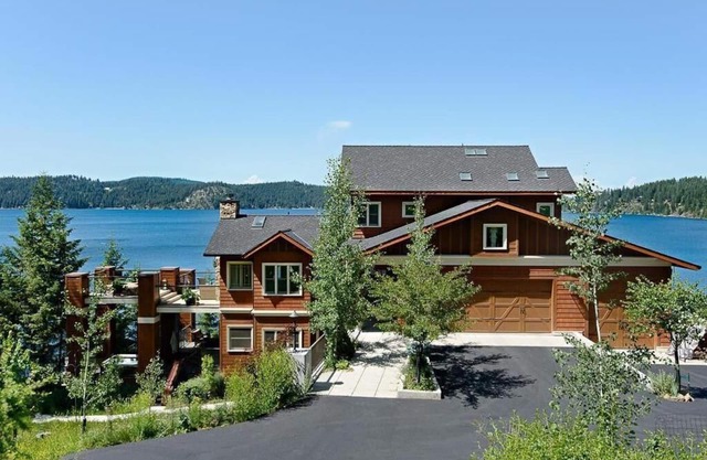 Coeur d 'Alene Lakefront Luxury Retreat con bañera de hidromasaje, sauna, embarcadero y más.