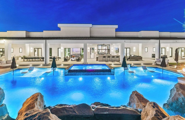 Cold Plunge,Sauna,Waterslide,Pickleball,Volleyball,mini golf, EV