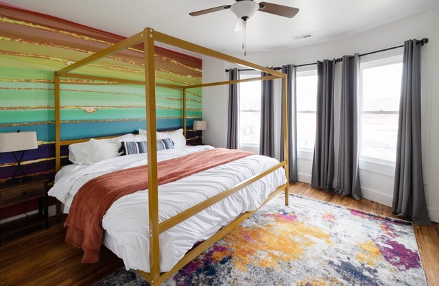 Colorful 4 BR in the Heart of University Circle!