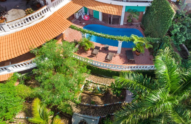 VILLA DE ESTILO MEXICANO COLORIDO - PISCINA / TERRAZA