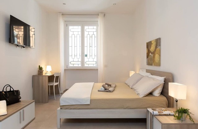 Colosseum Holidays - Marco Aurelio